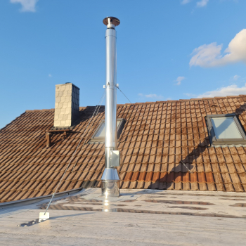 Kaminrohr hoch Edelstahl auf Flachdach
